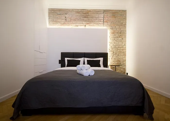 Wanderlust Apartments
